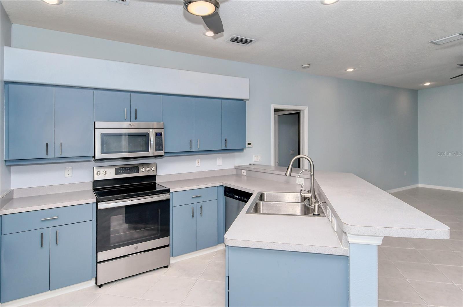 Image 30 of 45 For 607 Oak River Court