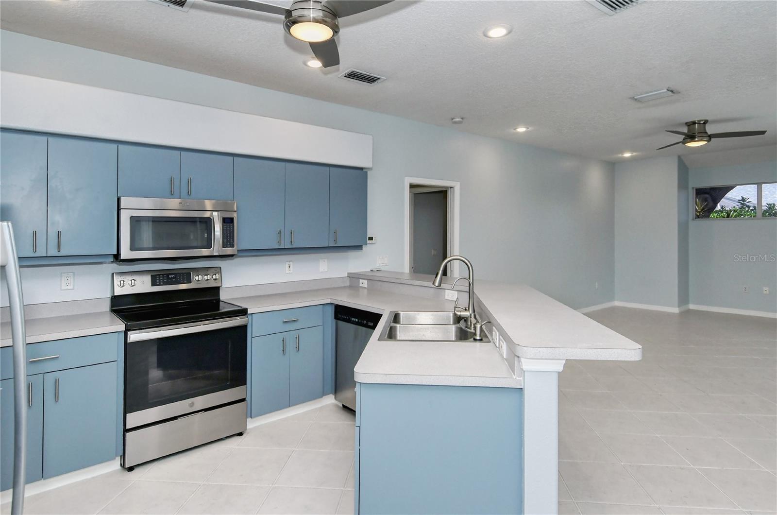 Image 31 of 45 For 607 Oak River Court