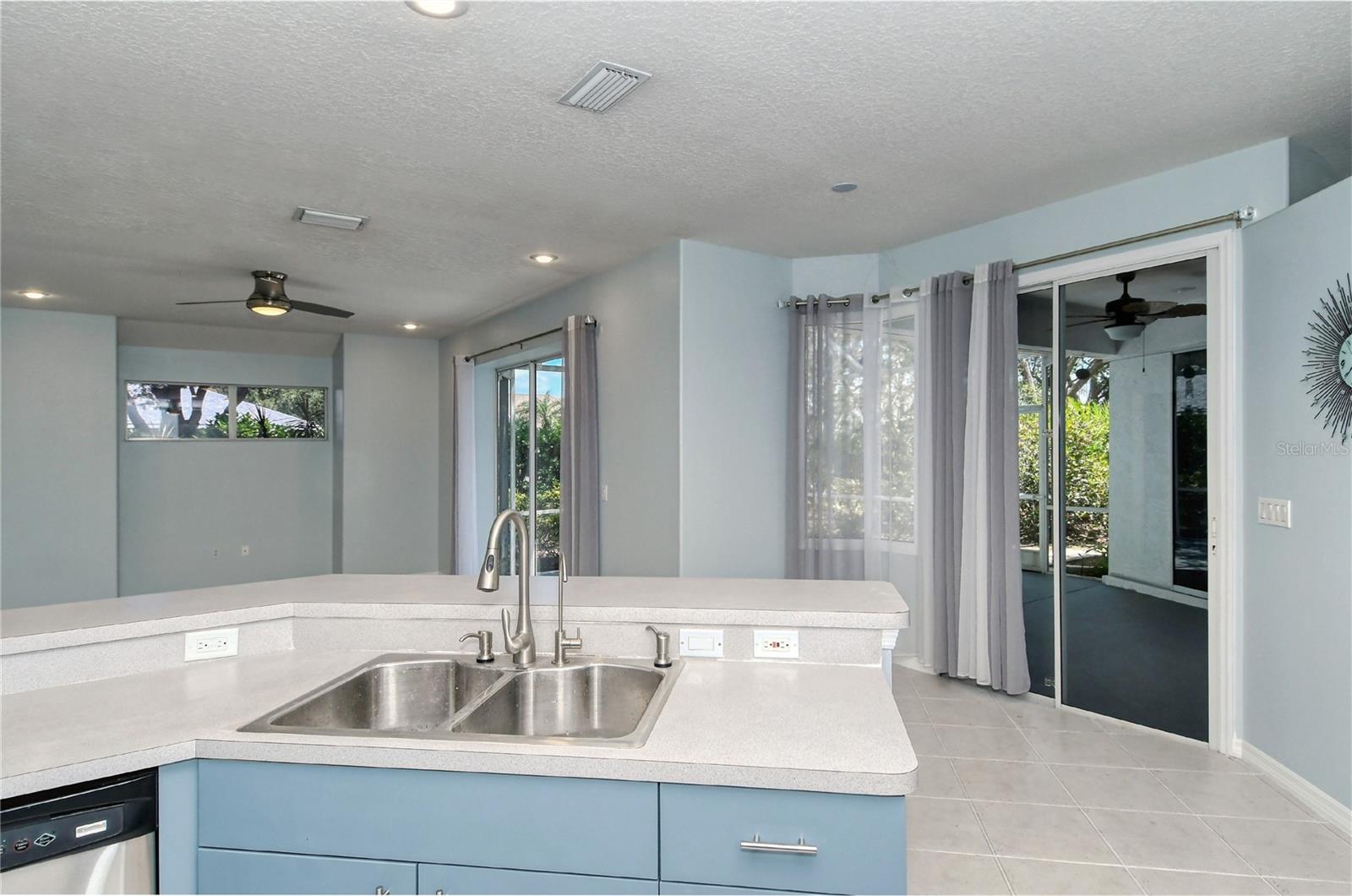 Image 32 of 45 For 607 Oak River Court