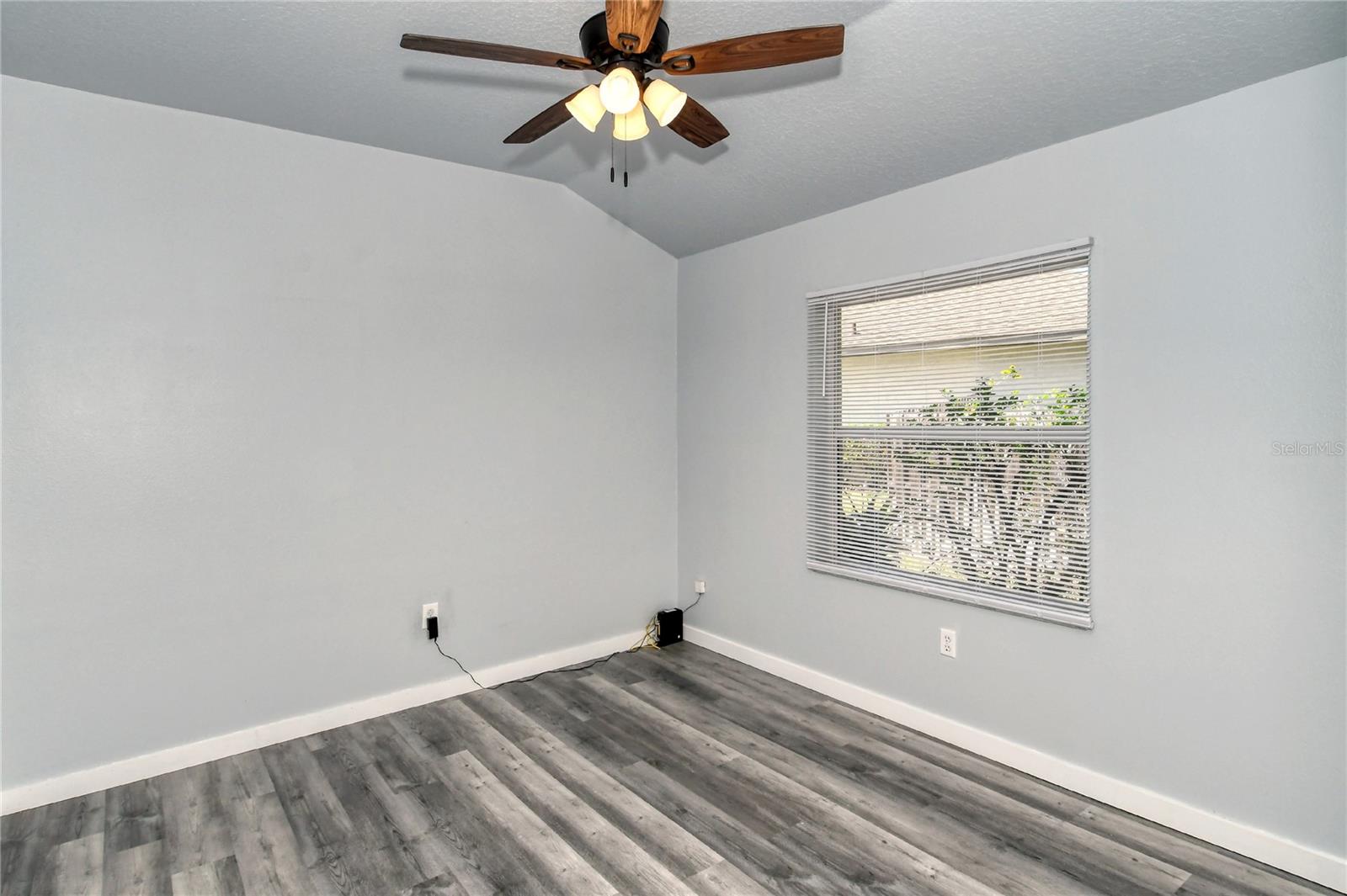 Image 38 of 45 For 607 Oak River Court