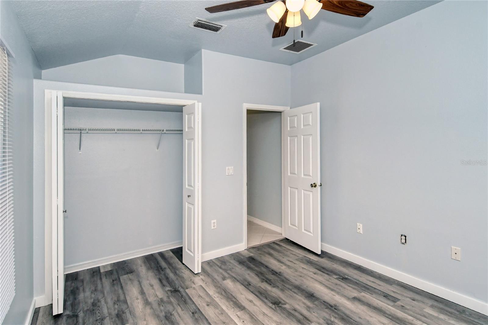 Image 39 of 45 For 607 Oak River Court