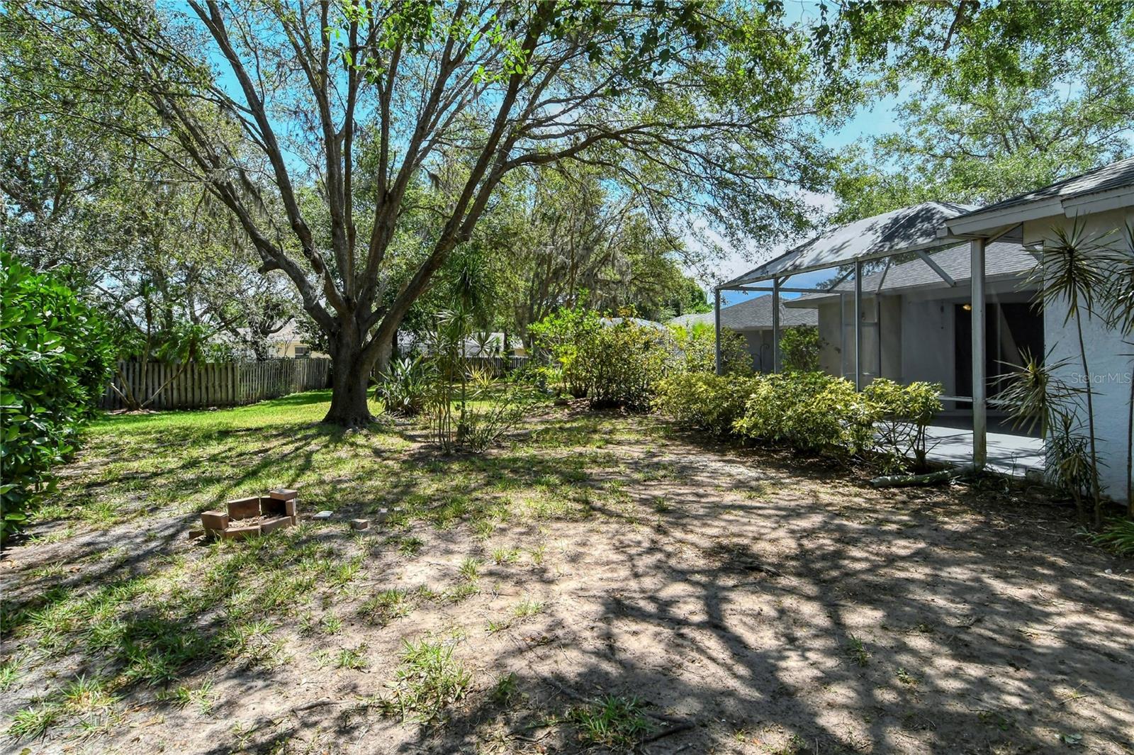 Image 8 of 45 For 607 Oak River Court