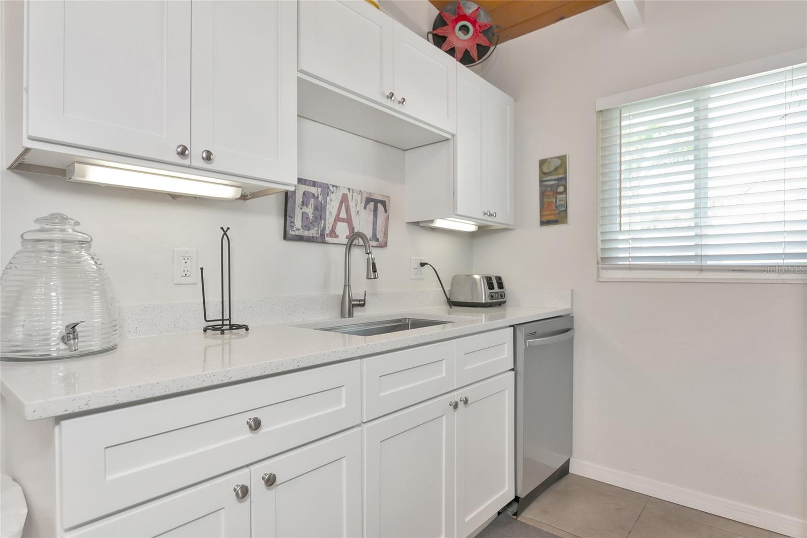 Image 10 of 68 For 6006 Midnight Pass Road 51