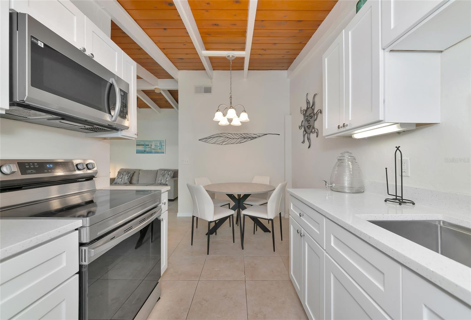 Image 12 of 68 For 6006 Midnight Pass Road 51