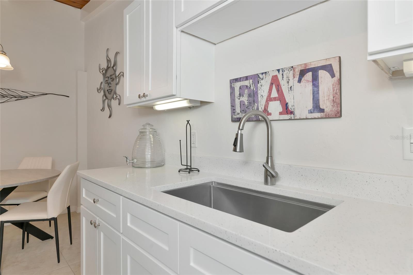 Image 13 of 68 For 6006 Midnight Pass Road 51