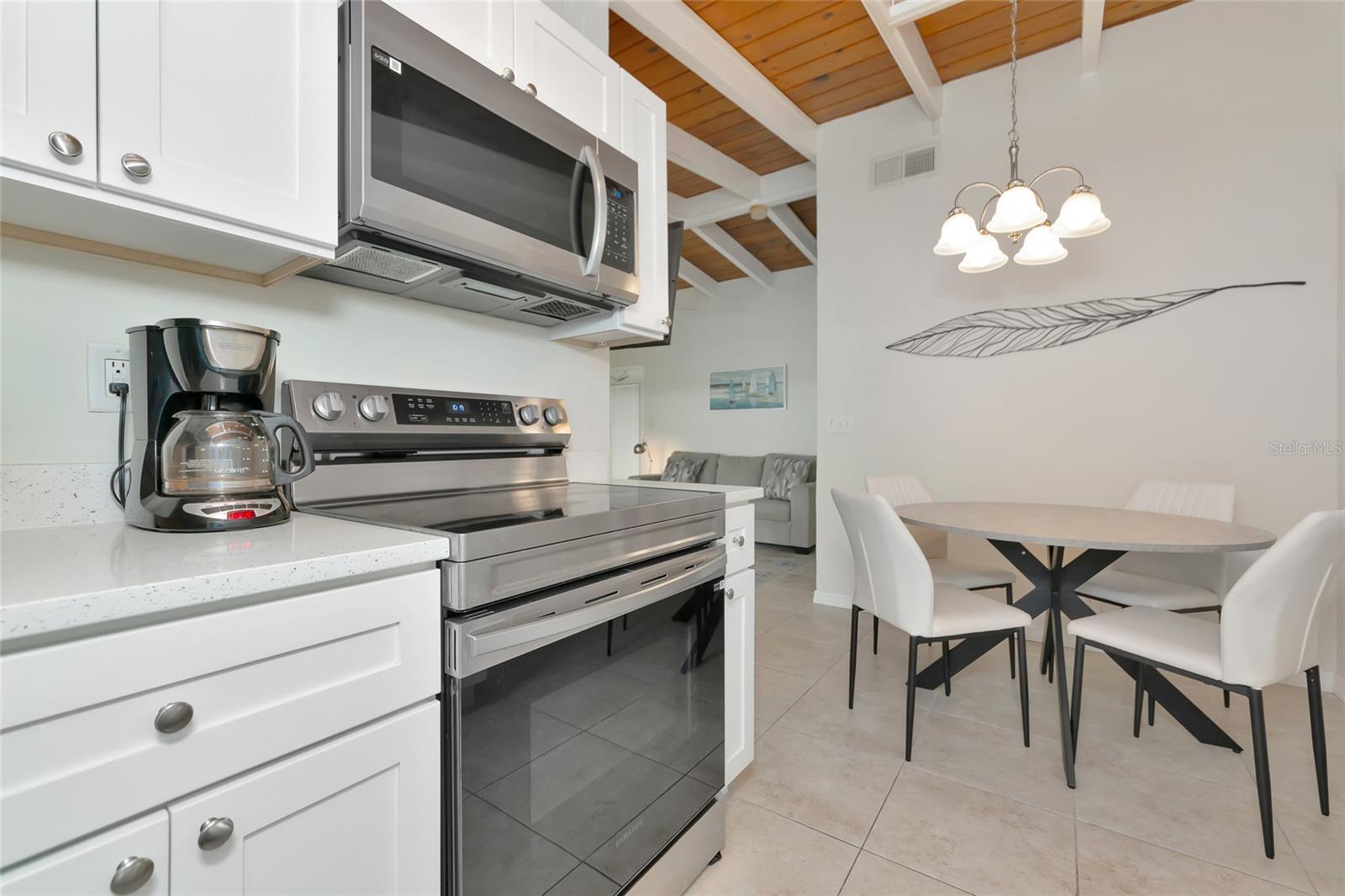 Image 14 of 68 For 6006 Midnight Pass Road 51