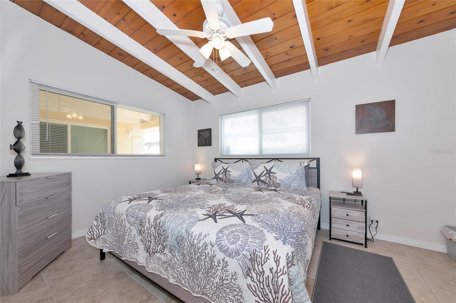 Image 16 of 68 For 6006 Midnight Pass Road 51