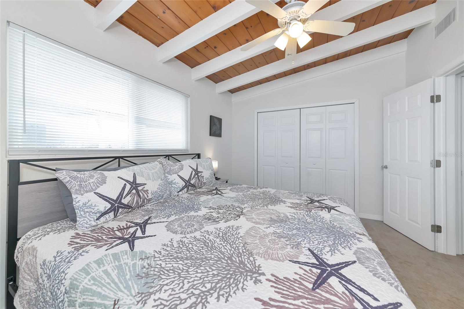 Image 18 of 68 For 6006 Midnight Pass Road 51