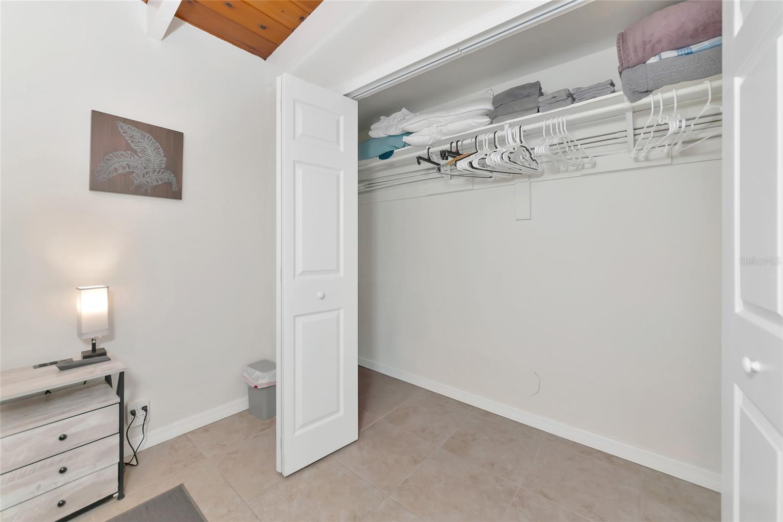 Image 19 of 68 For 6006 Midnight Pass Road 51