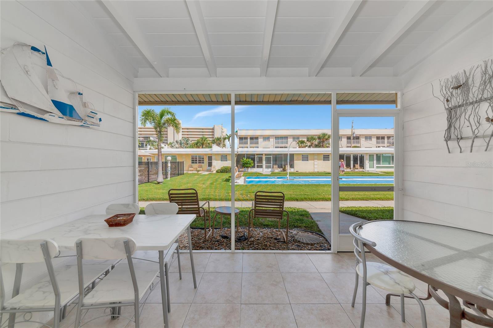 Image 22 of 68 For 6006 Midnight Pass Road 51