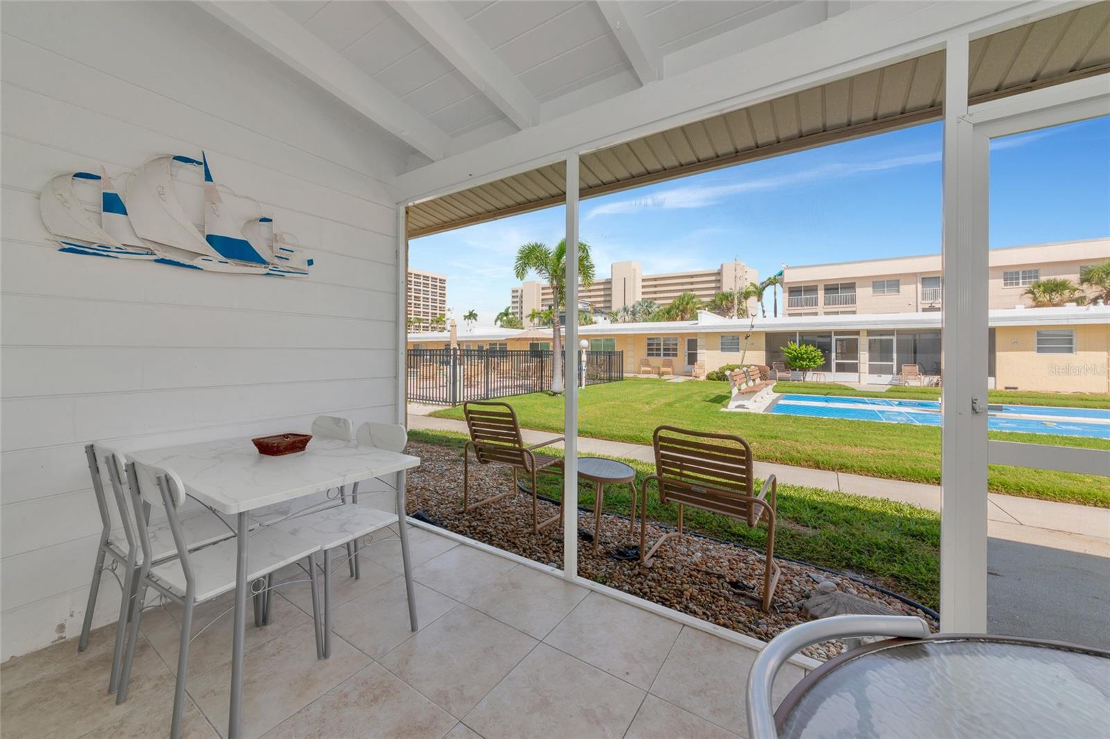 Image 24 of 68 For 6006 Midnight Pass Road 51