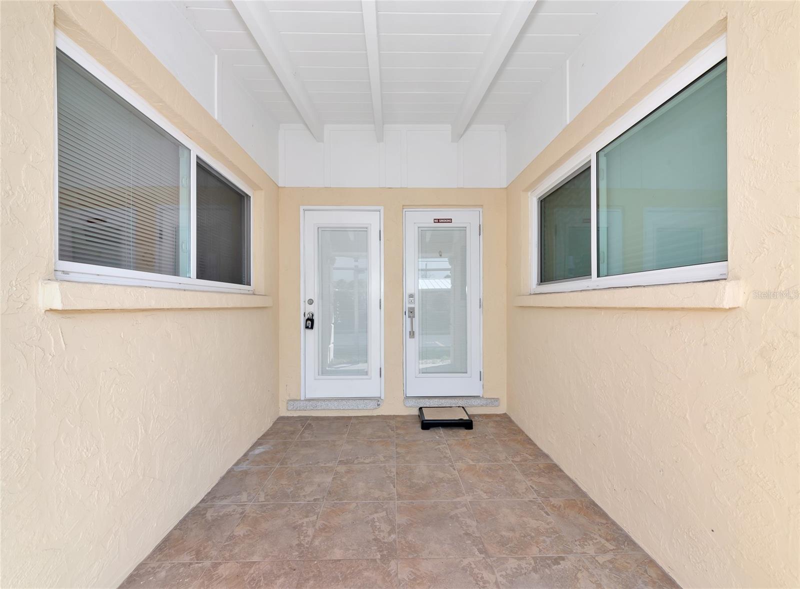 Image 27 of 68 For 6006 Midnight Pass Road 51