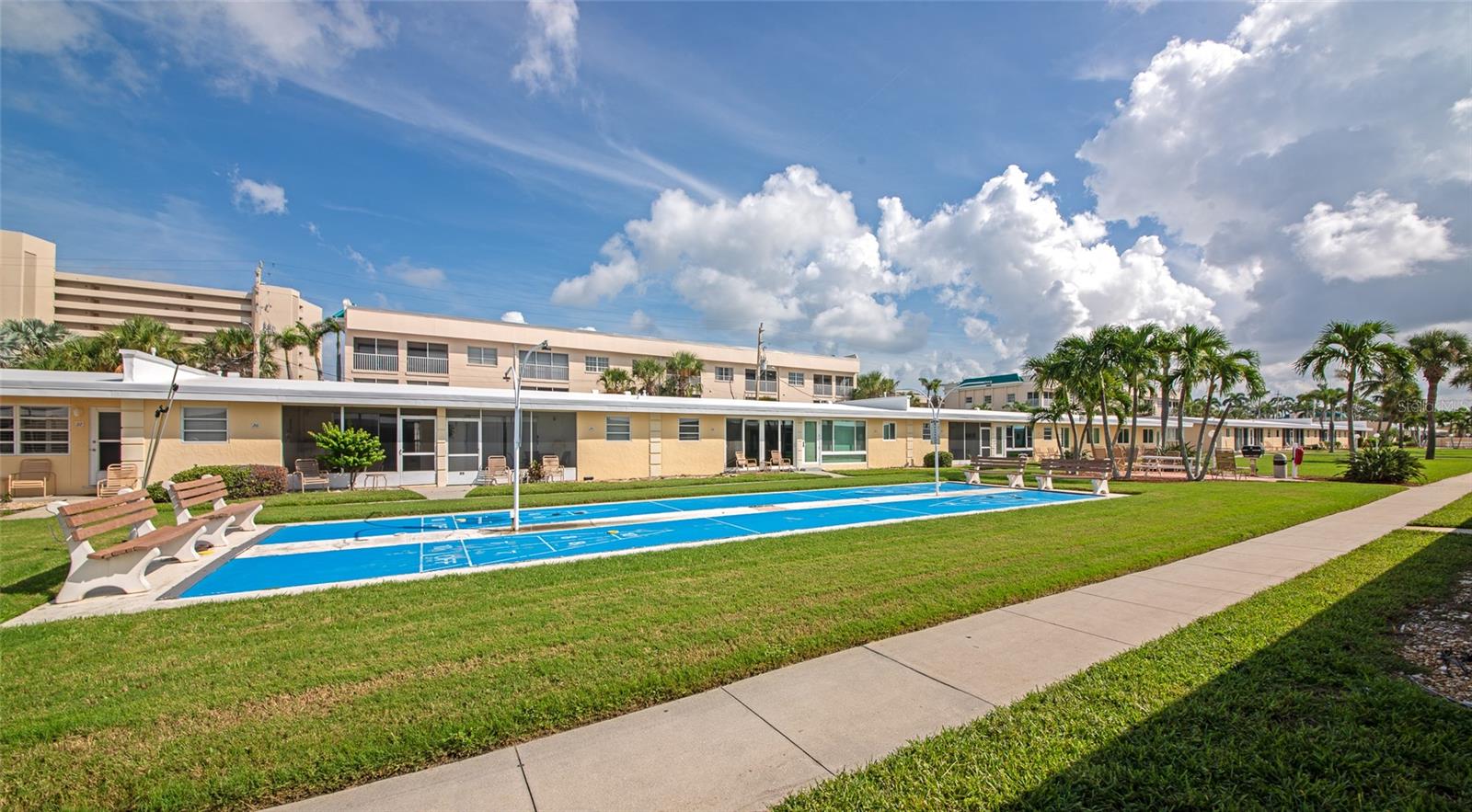 Image 33 of 68 For 6006 Midnight Pass Road 51