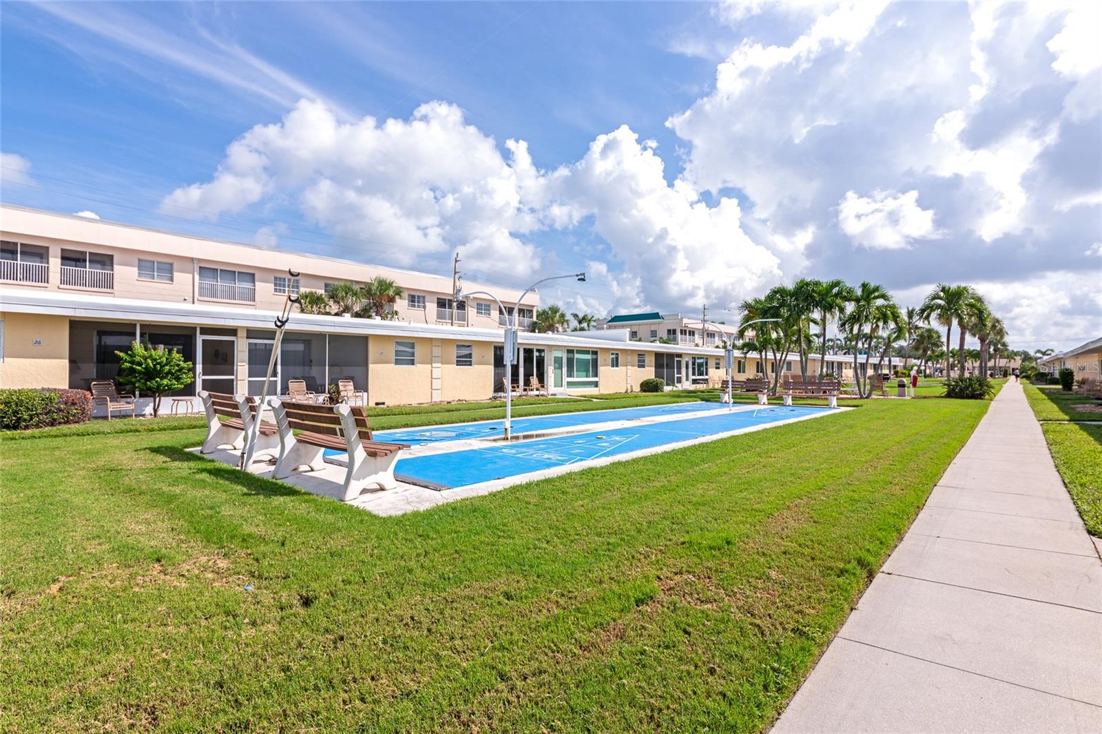 Image 34 of 68 For 6006 Midnight Pass Road 51