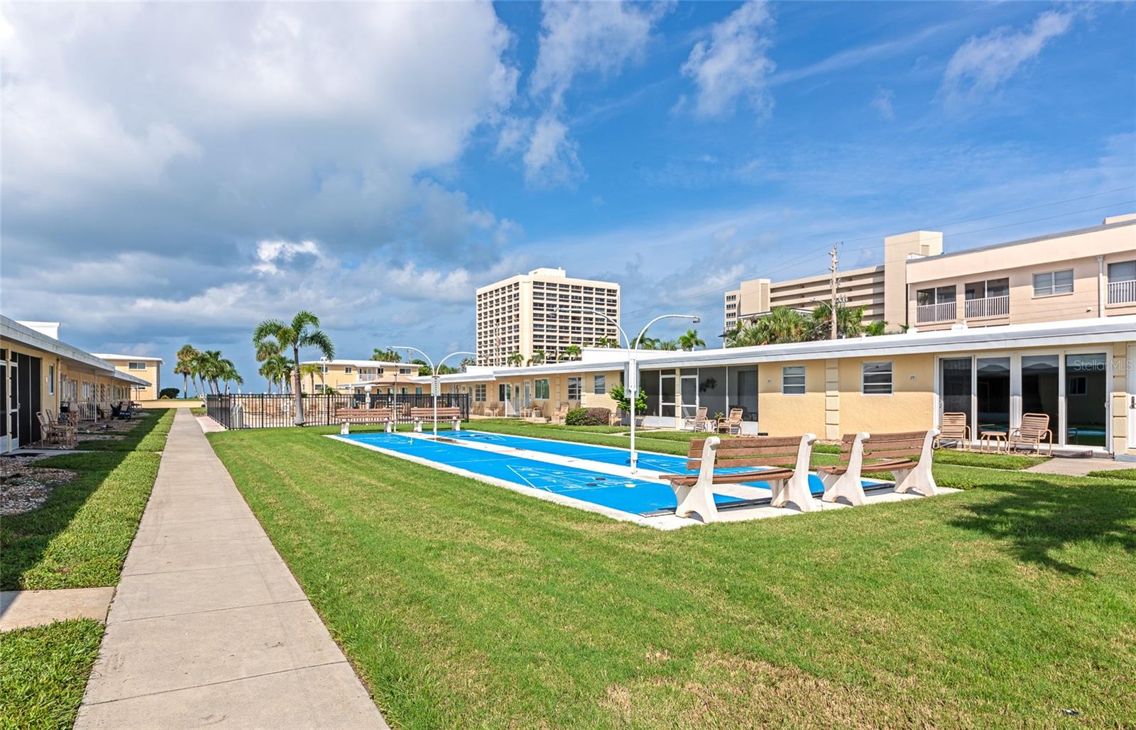 Image 36 of 68 For 6006 Midnight Pass Road 51