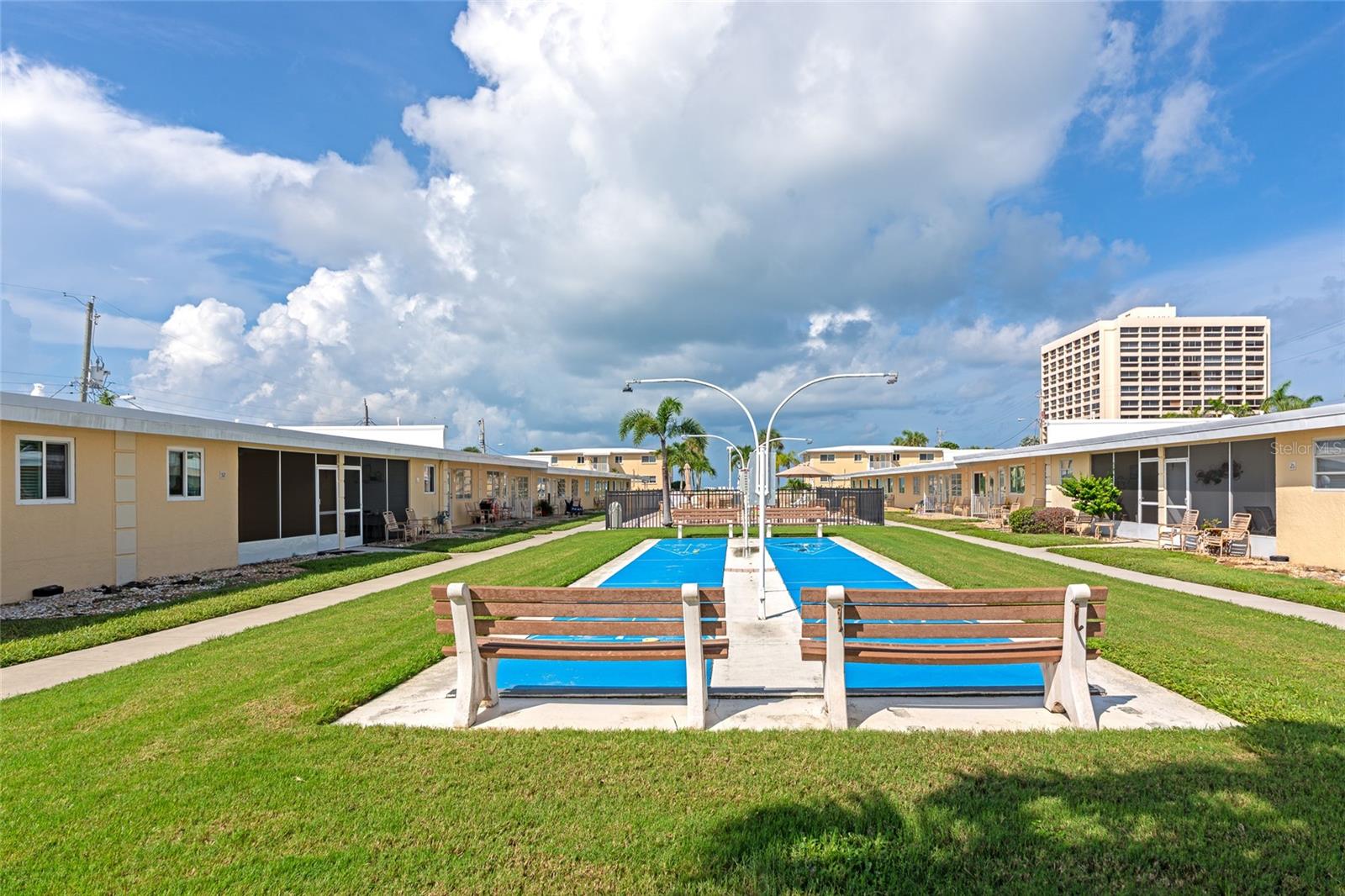 Image 37 of 68 For 6006 Midnight Pass Road 51