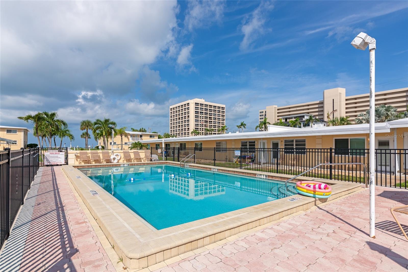 Image 39 of 68 For 6006 Midnight Pass Road 51