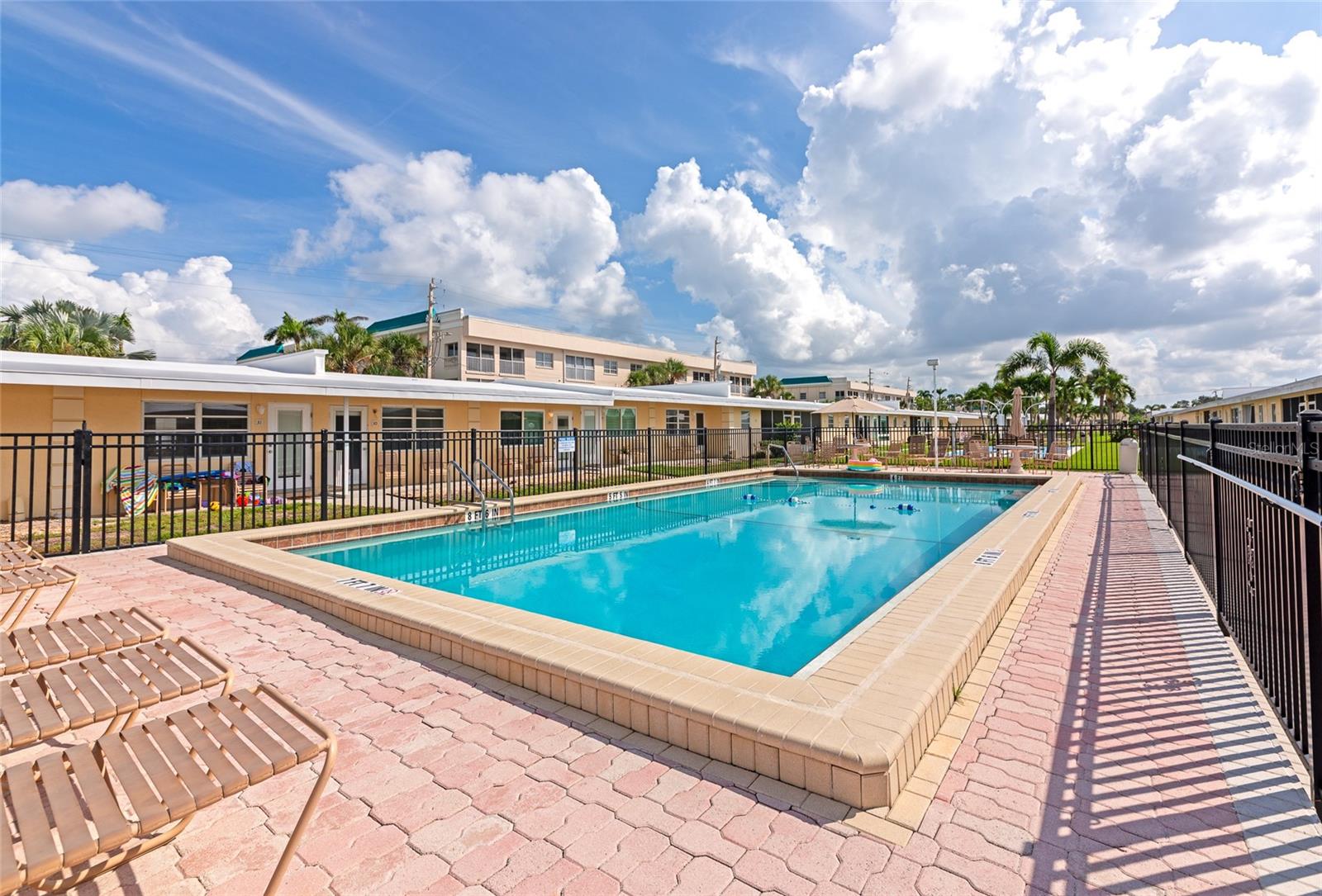 Image 40 of 68 For 6006 Midnight Pass Road 51