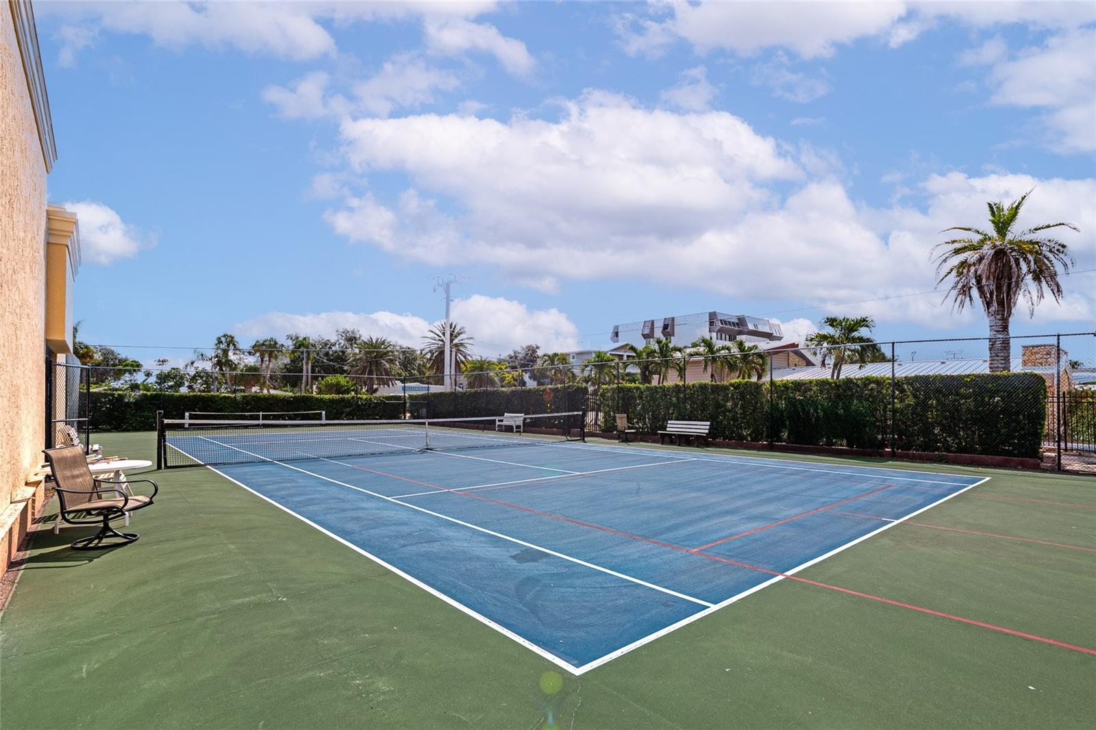 Image 41 of 68 For 6006 Midnight Pass Road 51