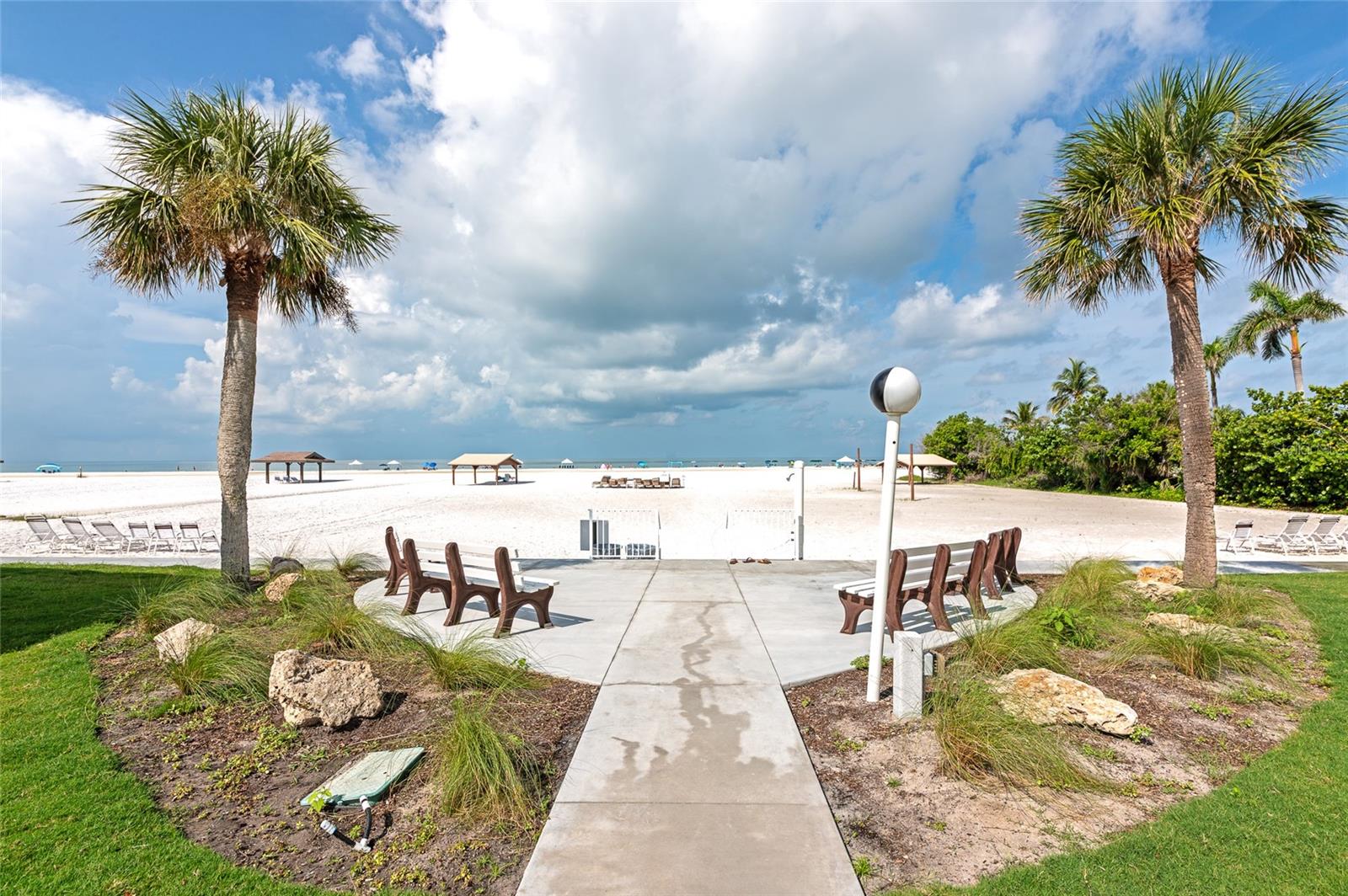 Image 42 of 68 For 6006 Midnight Pass Road 51