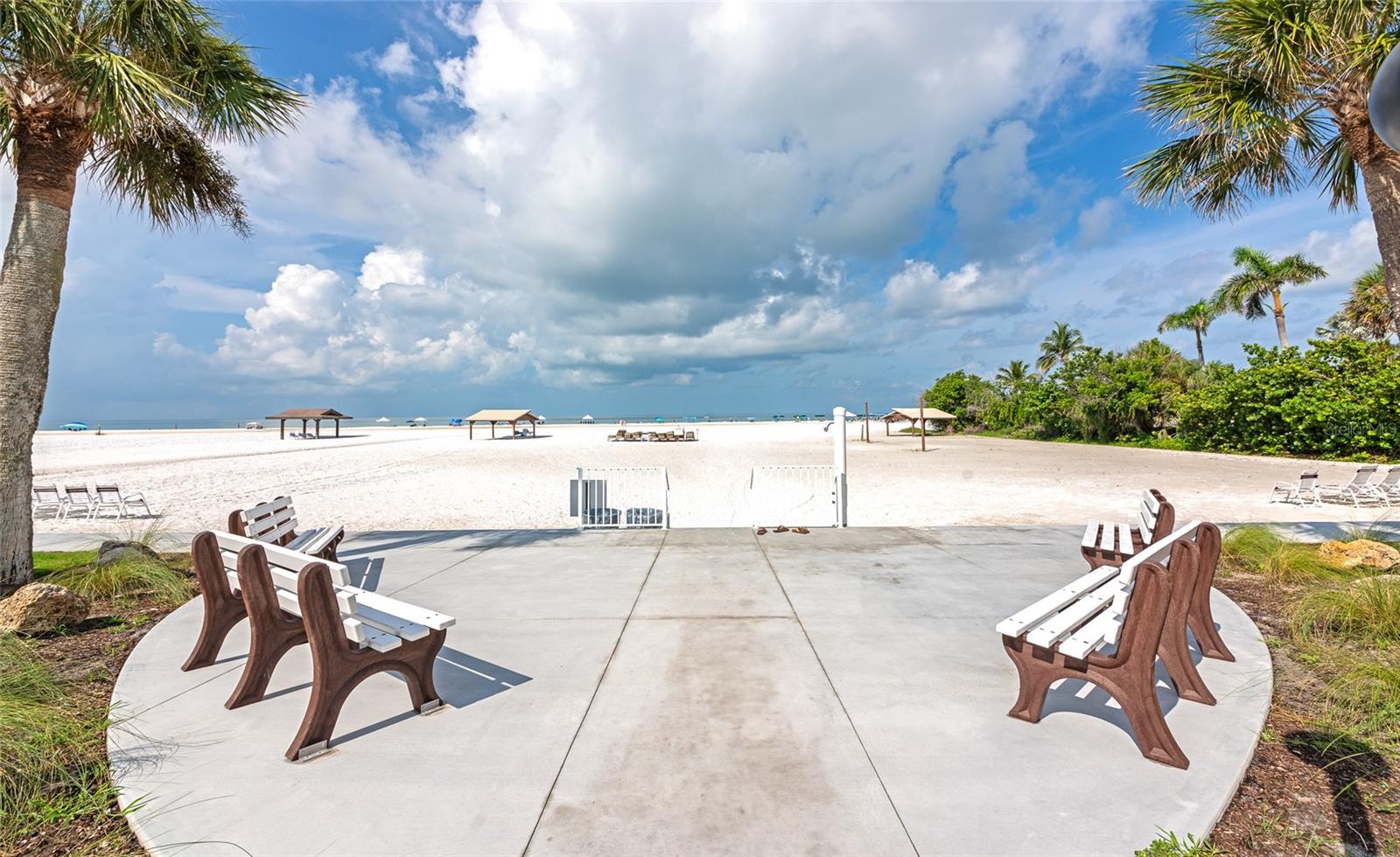 Image 43 of 68 For 6006 Midnight Pass Road 51