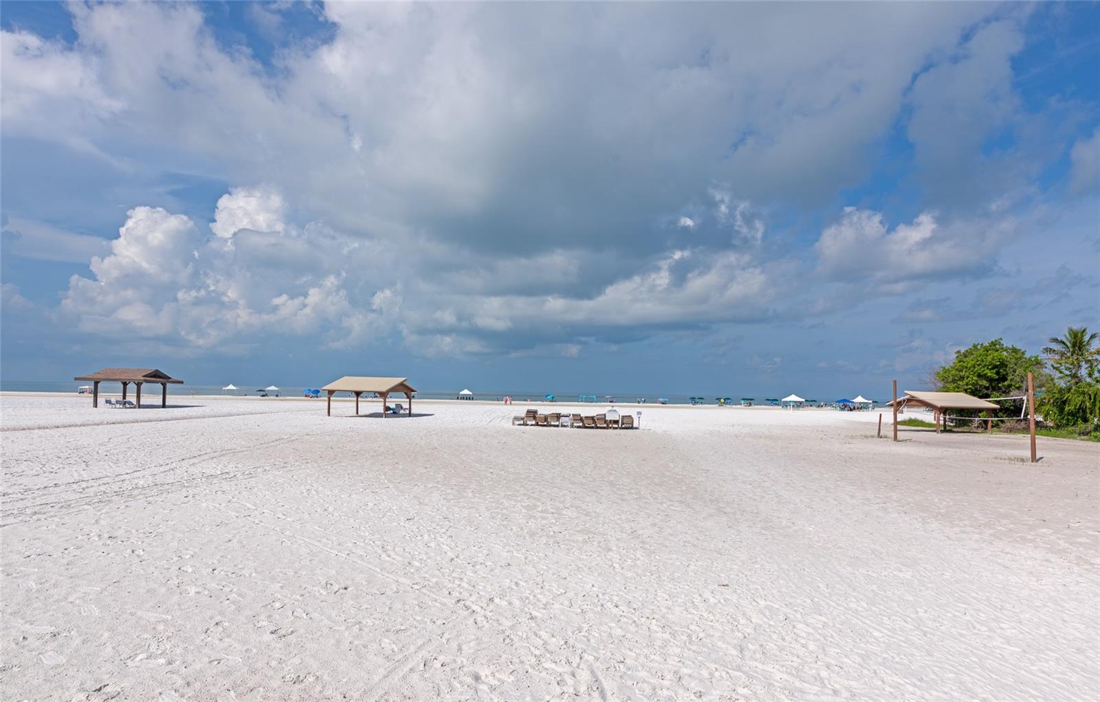 Image 44 of 68 For 6006 Midnight Pass Road 51