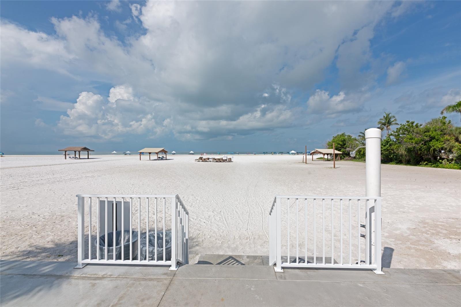 Image 45 of 68 For 6006 Midnight Pass Road 51