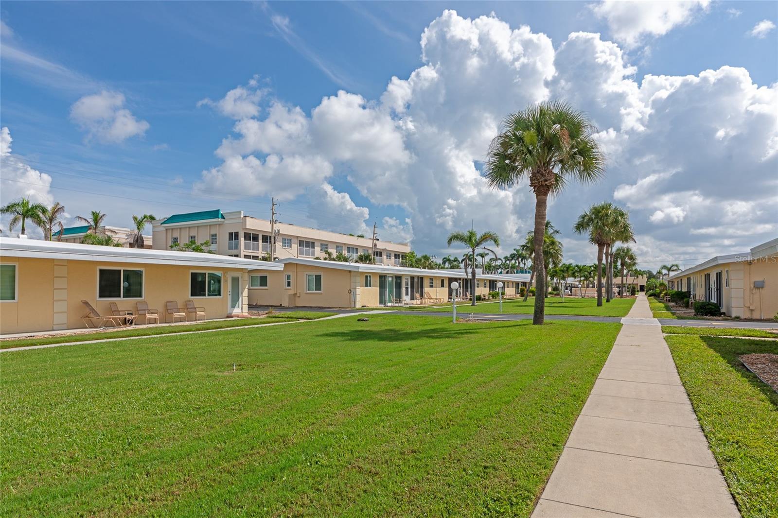 Image 48 of 68 For 6006 Midnight Pass Road 51