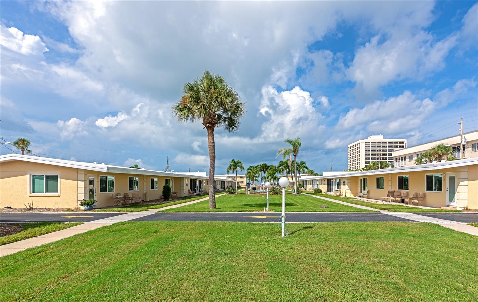 Image 49 of 68 For 6006 Midnight Pass Road 51