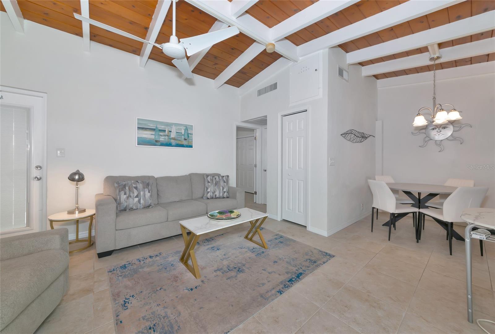 Image 5 of 68 For 6006 Midnight Pass Road 51