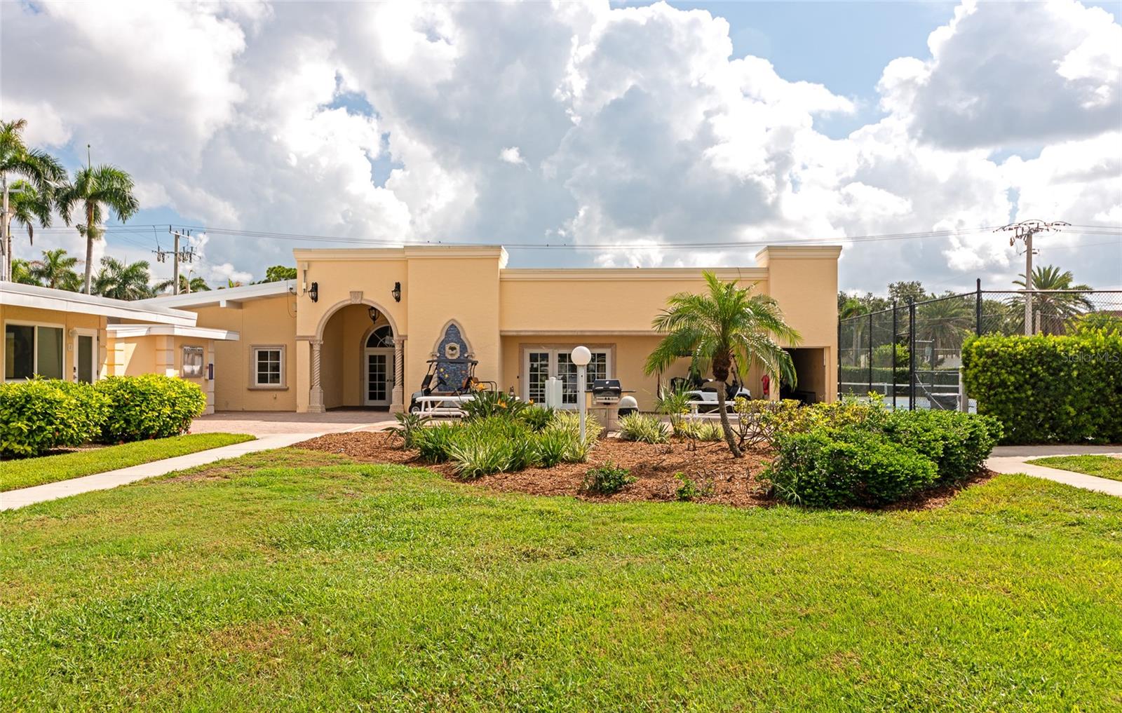 Image 50 of 68 For 6006 Midnight Pass Road 51