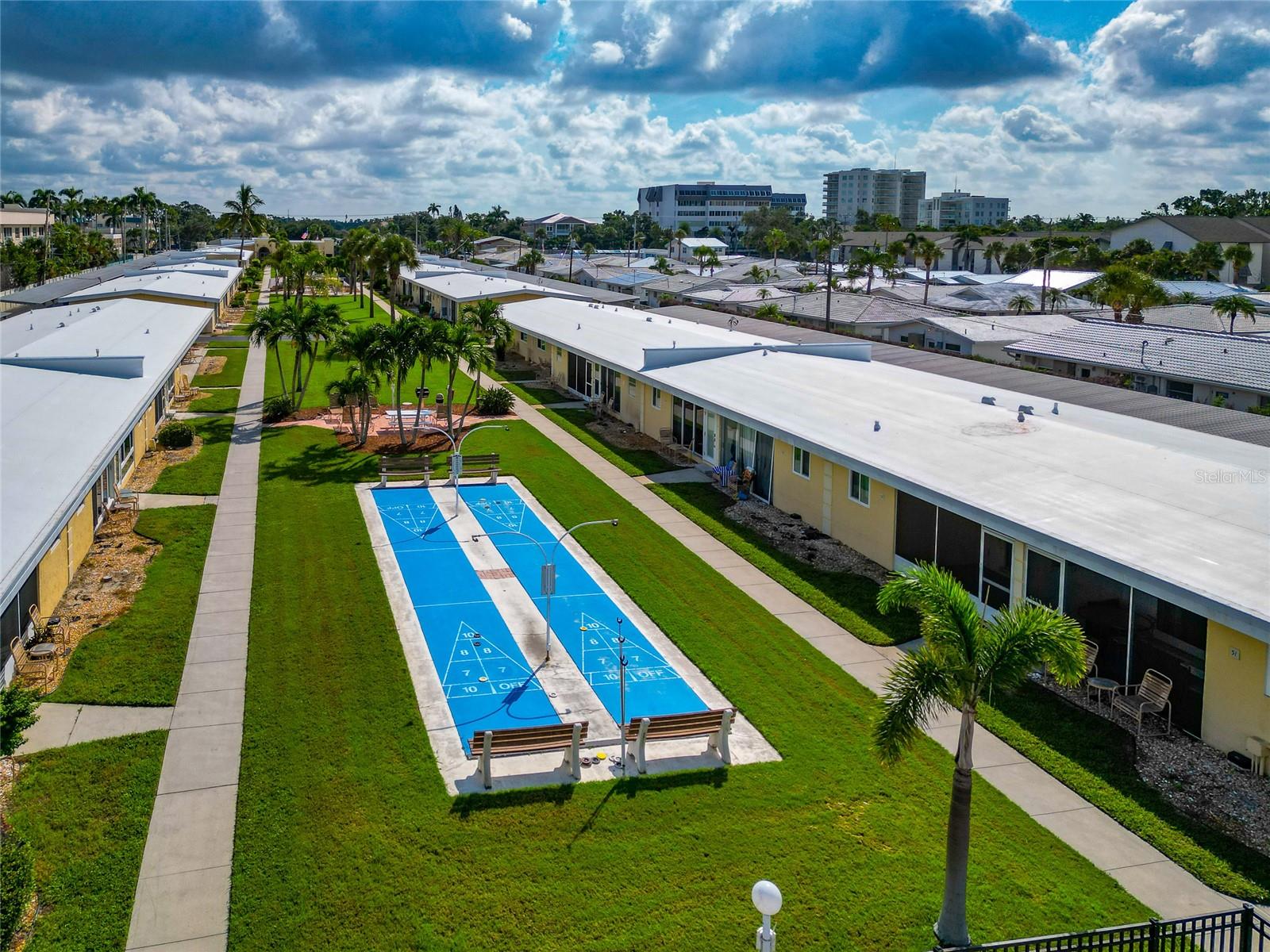 Image 55 of 68 For 6006 Midnight Pass Road 51