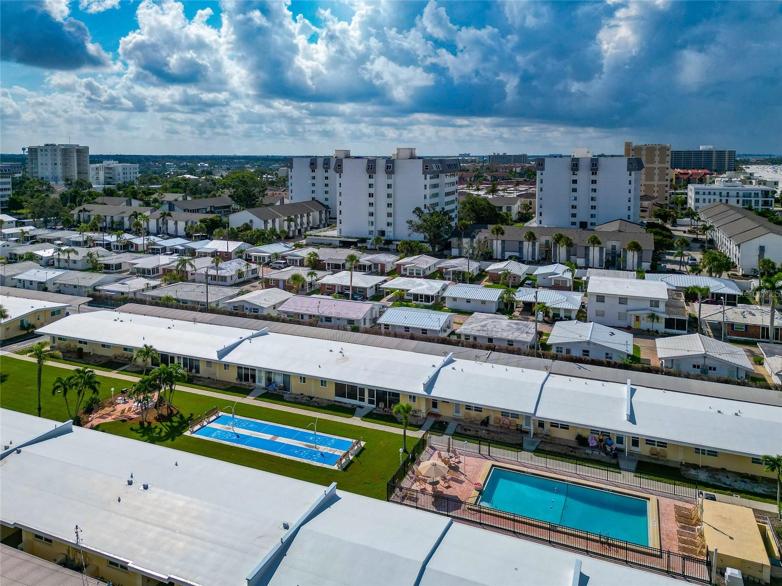 Image 56 of 68 For 6006 Midnight Pass Road 51