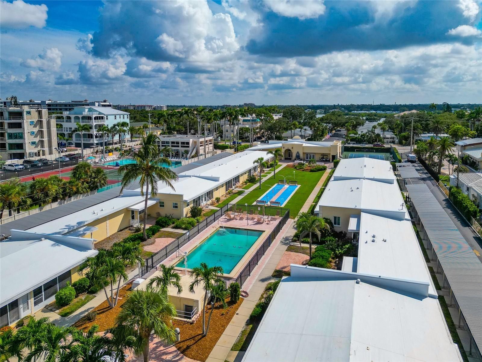 Image 59 of 68 For 6006 Midnight Pass Road 51