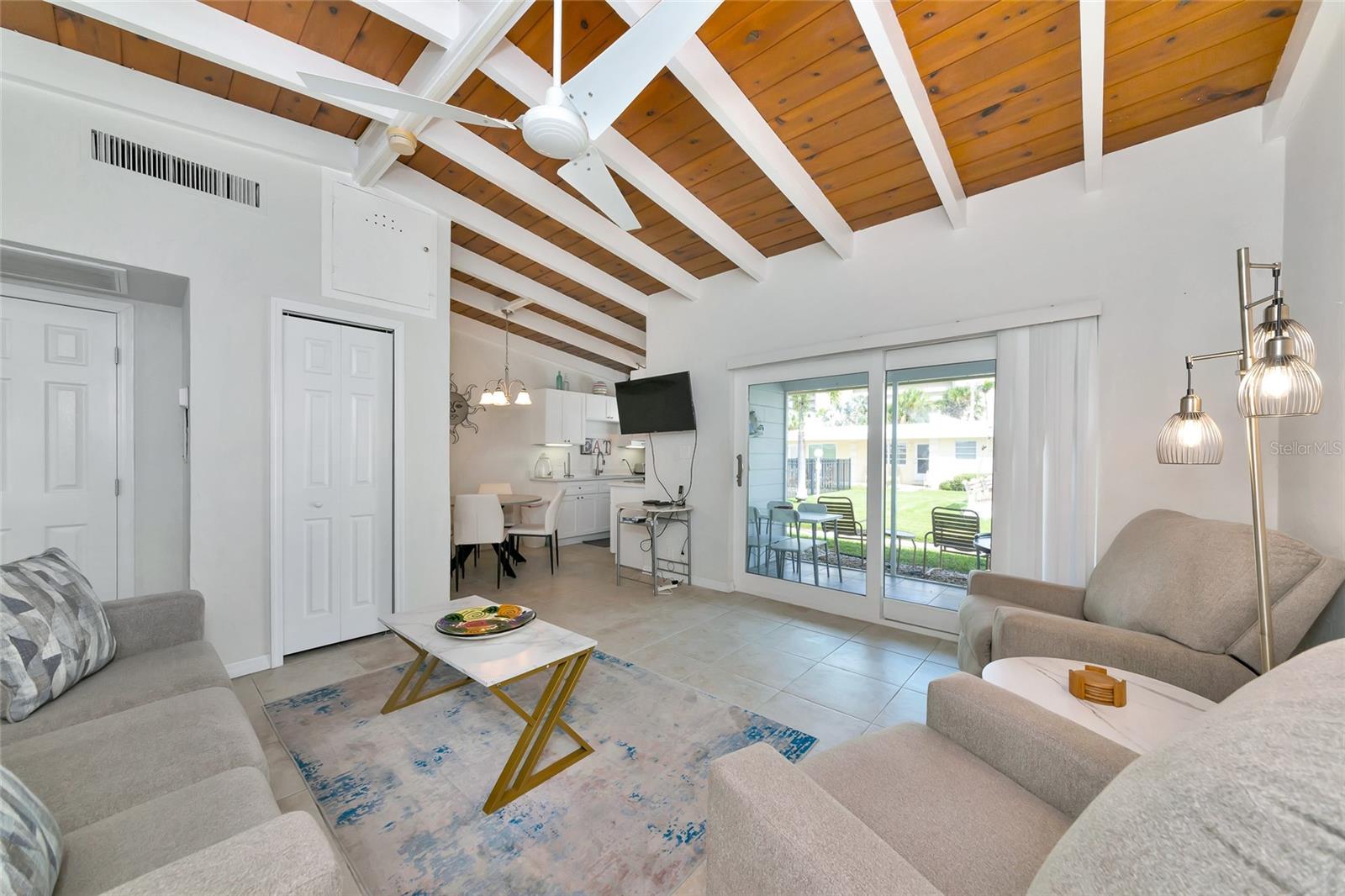 Image 6 of 68 For 6006 Midnight Pass Road 51