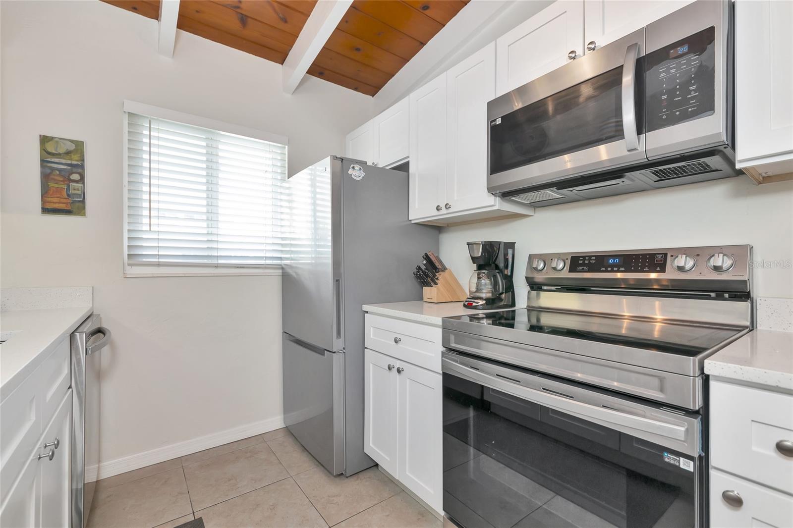 Image 9 of 68 For 6006 Midnight Pass Road 51