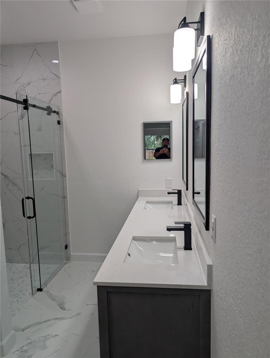 Image 11 of 27 For 4721 1st Avenue E