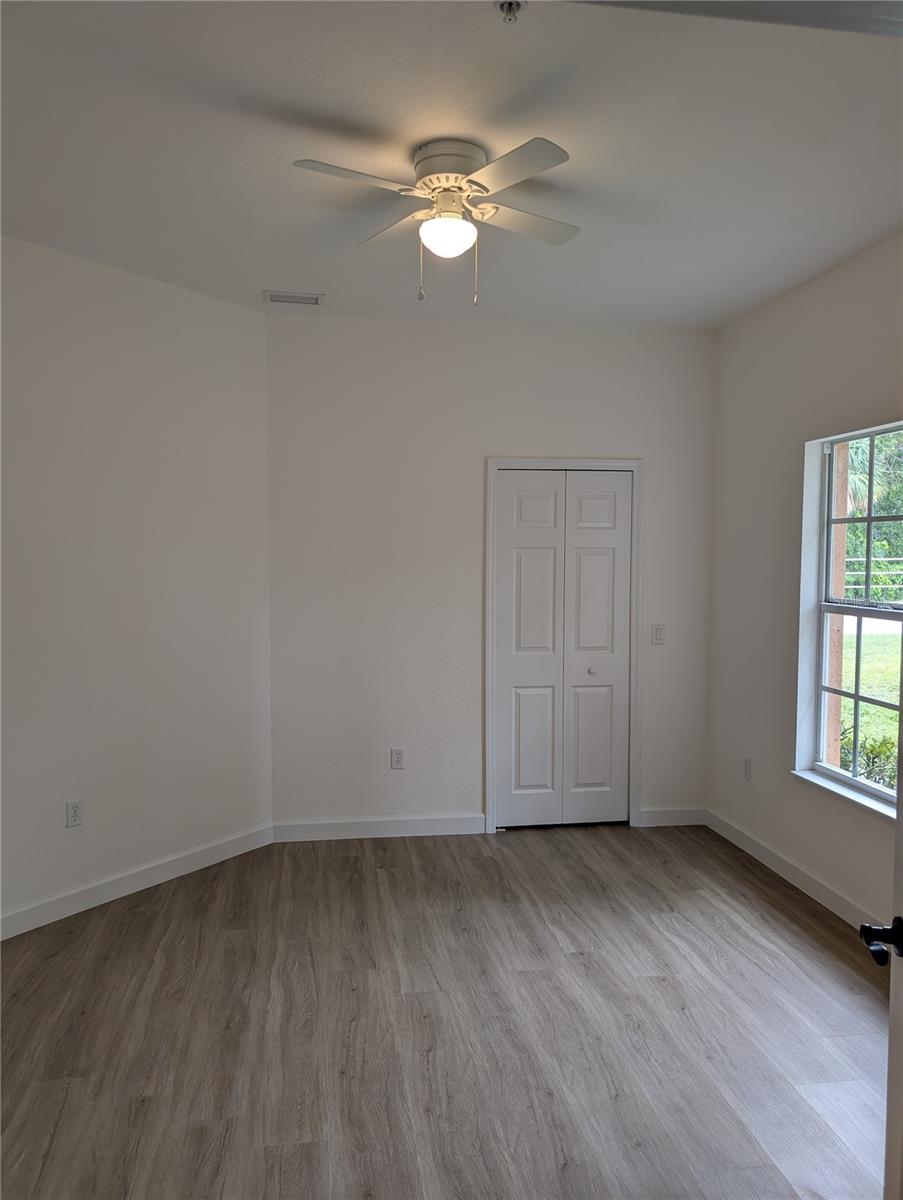 Image 18 of 27 For 4721 1st Avenue E