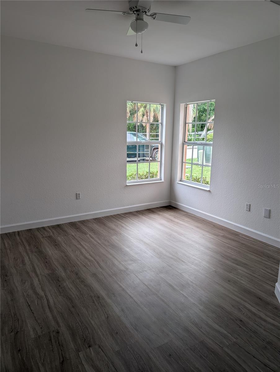 Image 21 of 27 For 4721 1st Avenue E