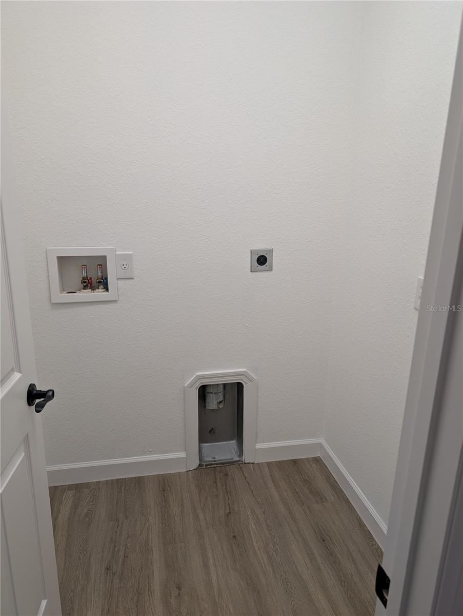 Image 22 of 27 For 4721 1st Avenue E