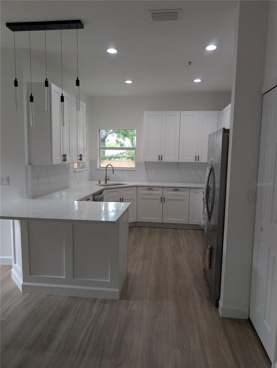 Image 3 of 27 For 4721 1st Avenue E