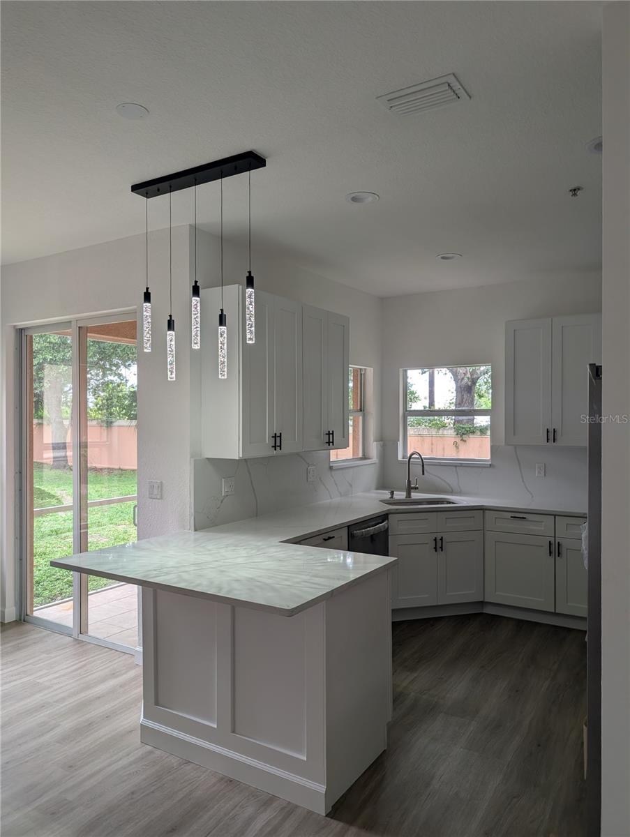 Image 4 of 27 For 4721 1st Avenue E