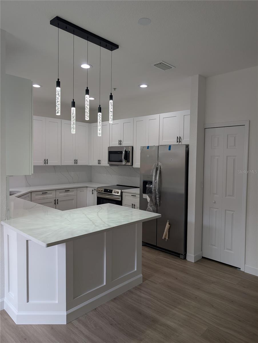 Image 5 of 27 For 4721 1st Avenue E