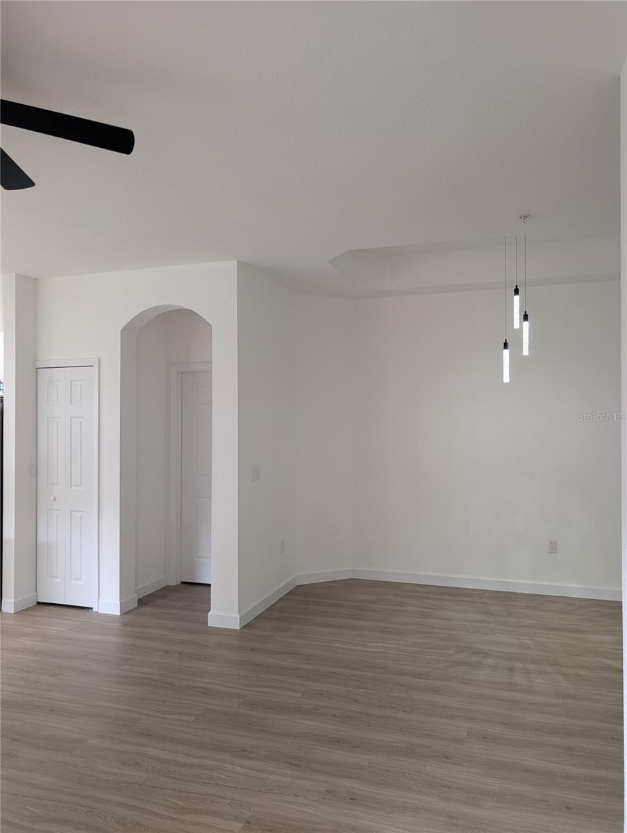 Image 7 of 27 For 4721 1st Avenue E