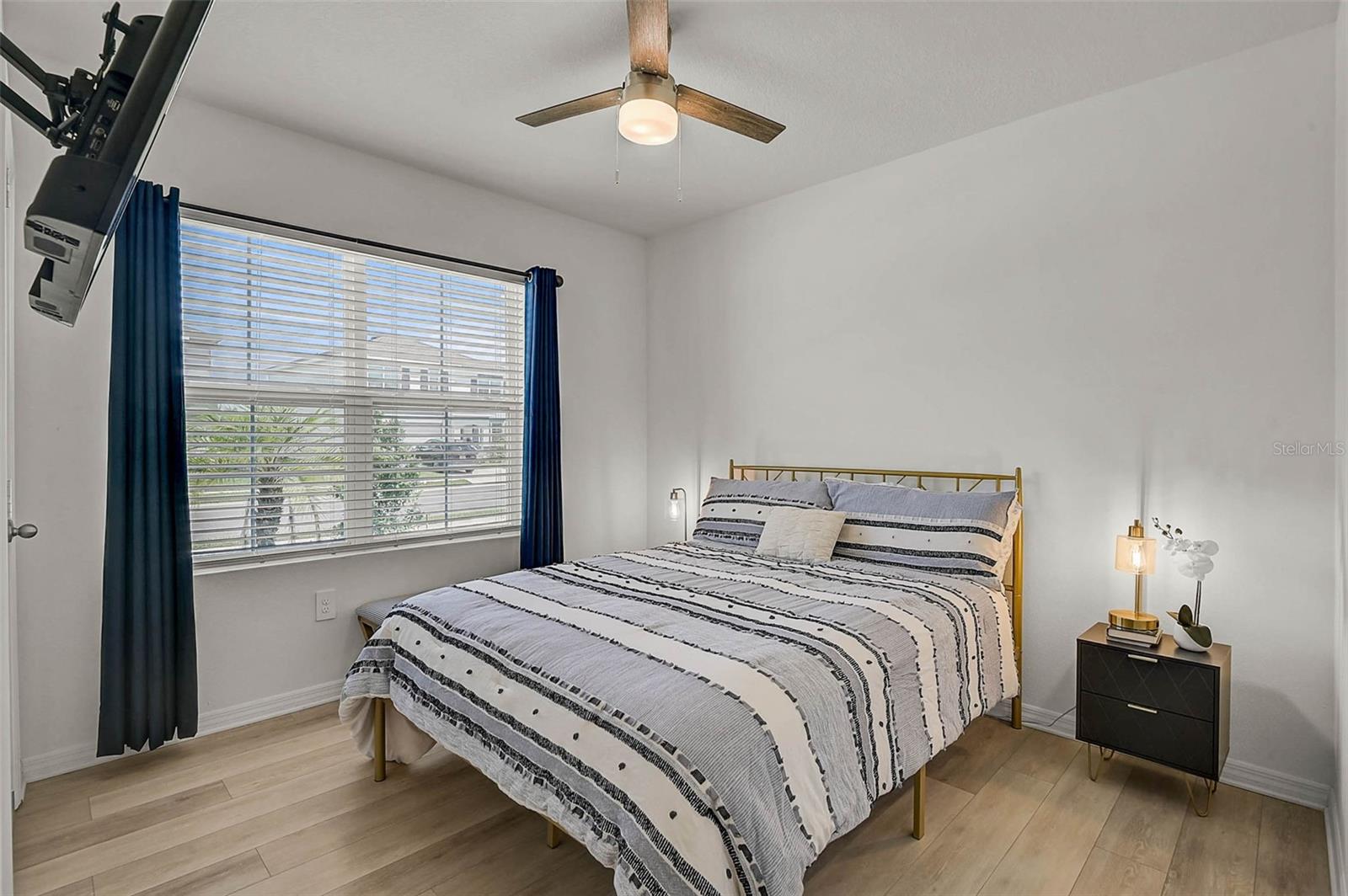 Image 4 of 32 For 17518 Canopy Place