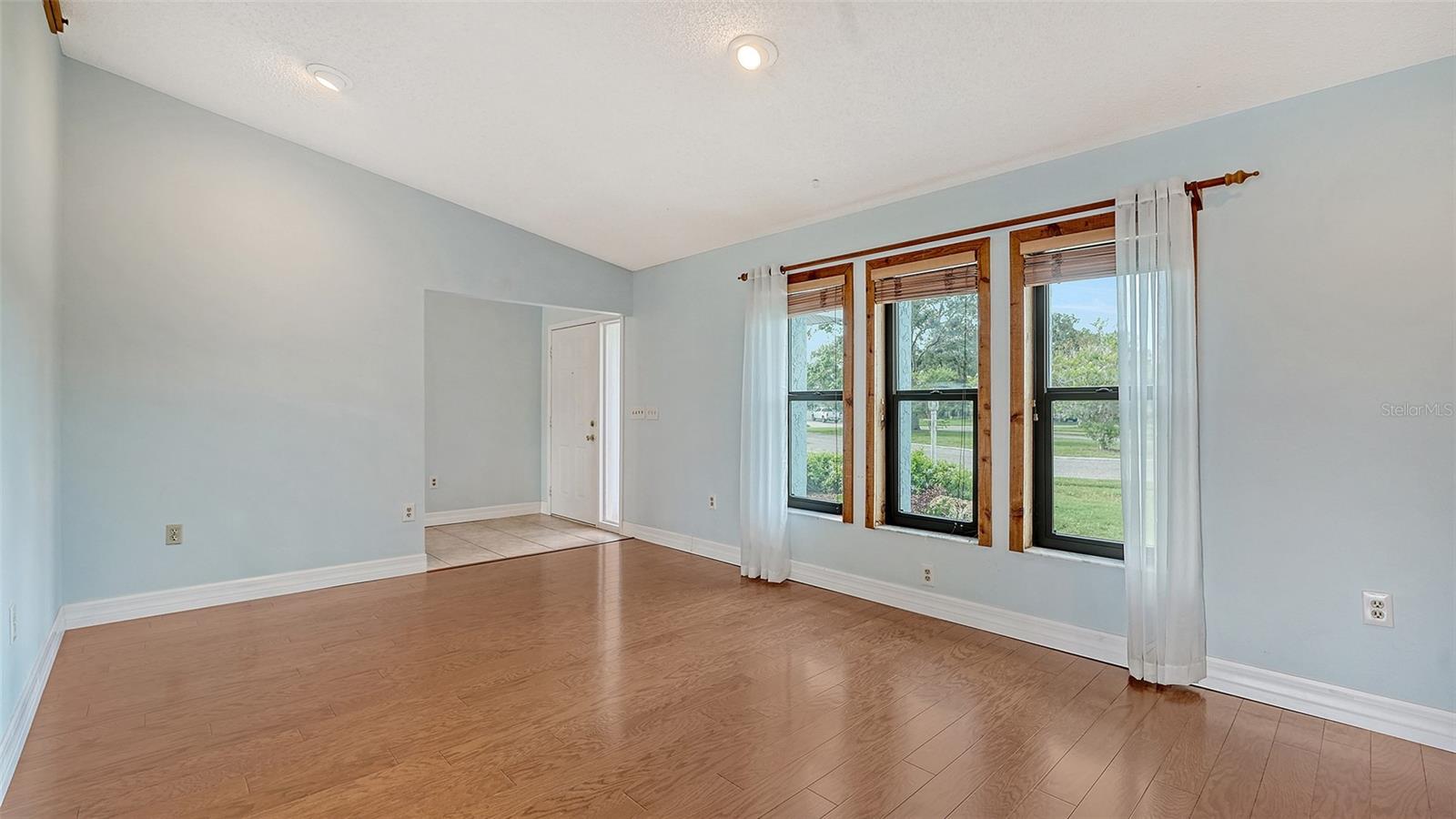 Image 6 of 26 For 1402 Palmwood Drive