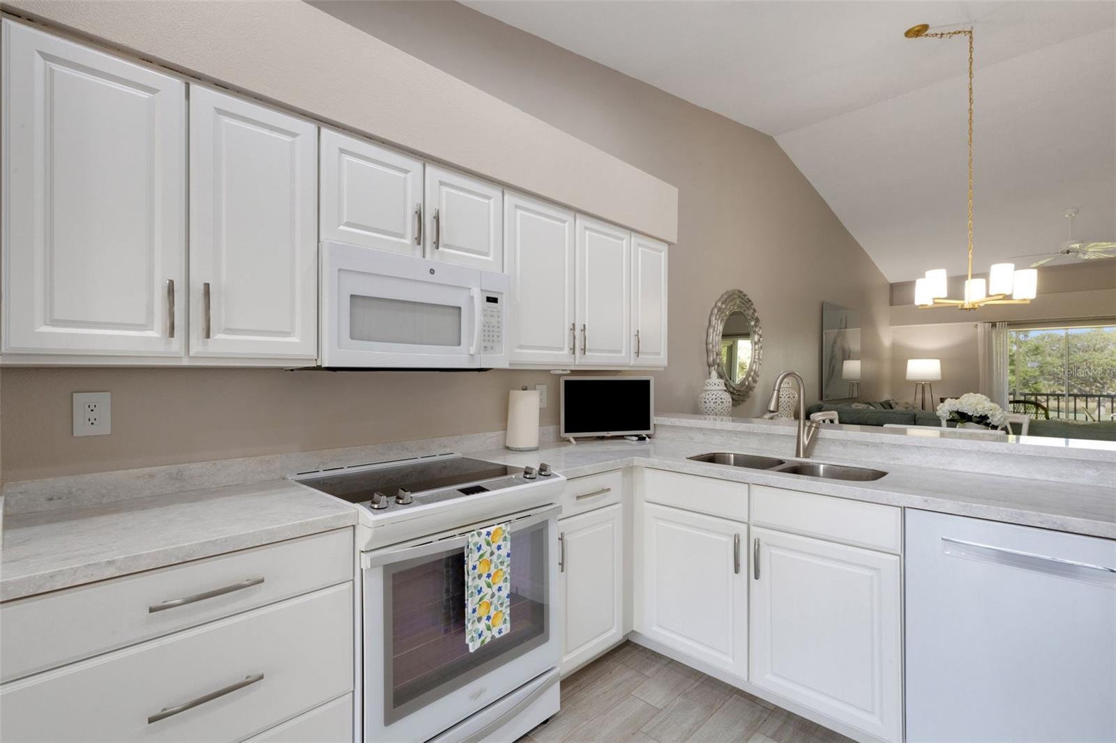 Image 4 of 92 For 8921 Veranda Way 325