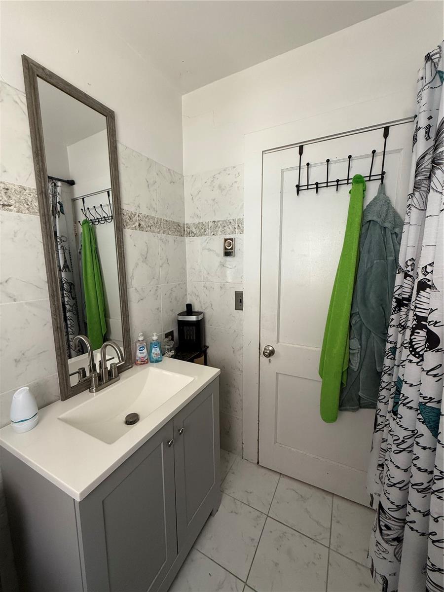 Image 18 of 42 For 1423 16th Street W