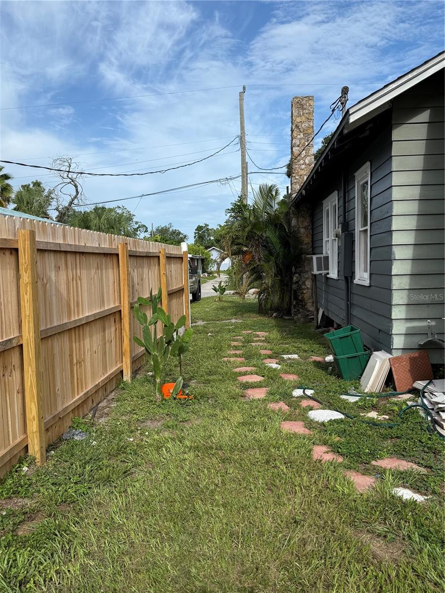 Image 30 of 42 For 1423 16th Street W
