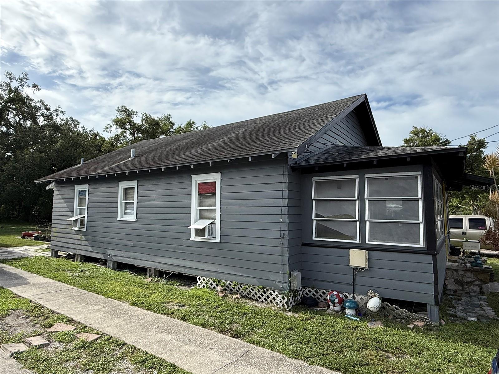 Image 4 of 42 For 1423 16th Street W